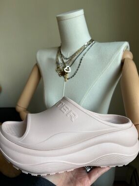 Hunter HWHADDIE /LIGHT NATURAL / Pale Blush Rubber Slide